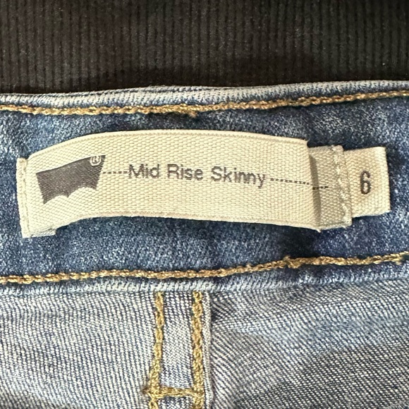LEVIS Mid Rise Skinny - Picture 4 of 5
